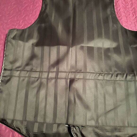 Perry Ellis silver “scale” design Med-L - excellent used condition - Picture 4 of 6